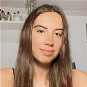 Estudio educación y quiero compartir mis conocimientos a los demás. Soy responsable, organizada y estoy entusiasmada por enseñar a los más pequeños. Puedo dar clases desde infantil y primaria, hasta en la ESO. Llevo más de 3 años impartiendo clases partic